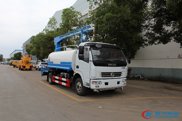 蓝牌东风小多利卡铁路喷杆车(车辆通过杀菌消毒车)