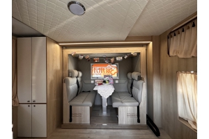 未来家房车(豪沃二层升顶带拓展房车)